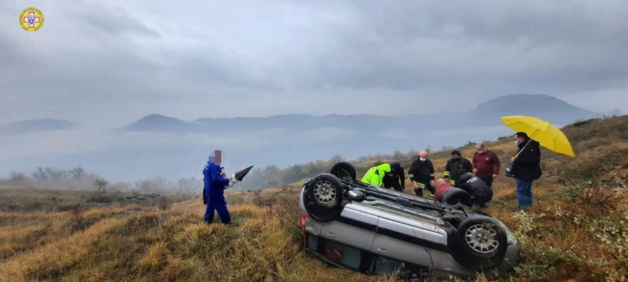 Incidente Oggi A Bologna Auto Si Ribalta E Finisce In Una Scarpata