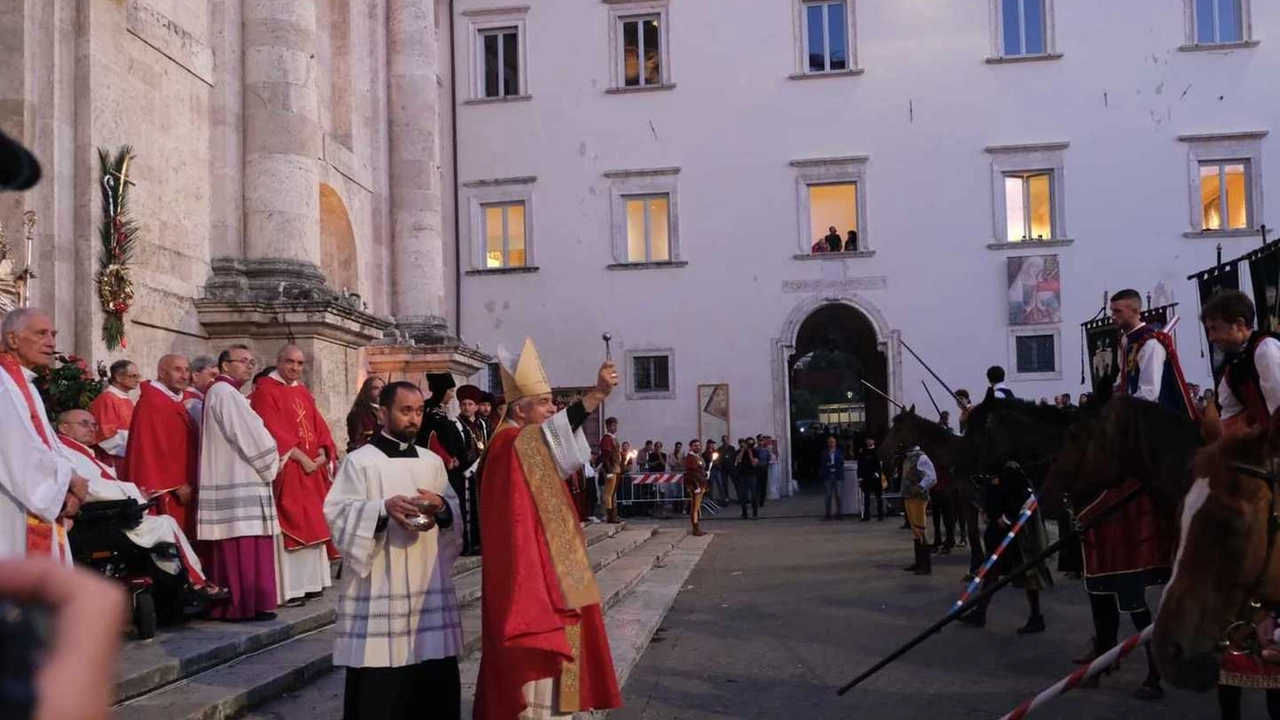 La suggestiva cerimonia con il vescovo Palmieri alla vigilia della giostra, orari e dove seguirla in diretta oggi, domenica 6 agosto