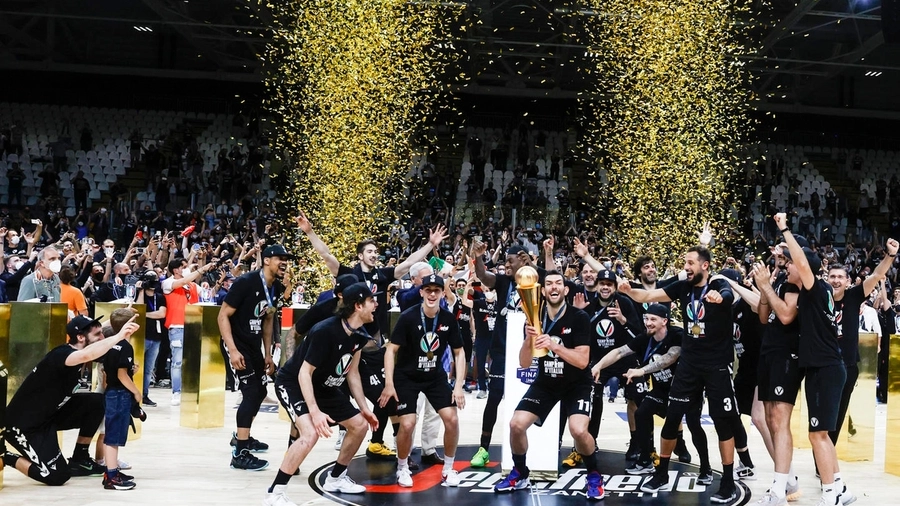 Virtus Bologna, la vittoria dello scudetto (Ansa)