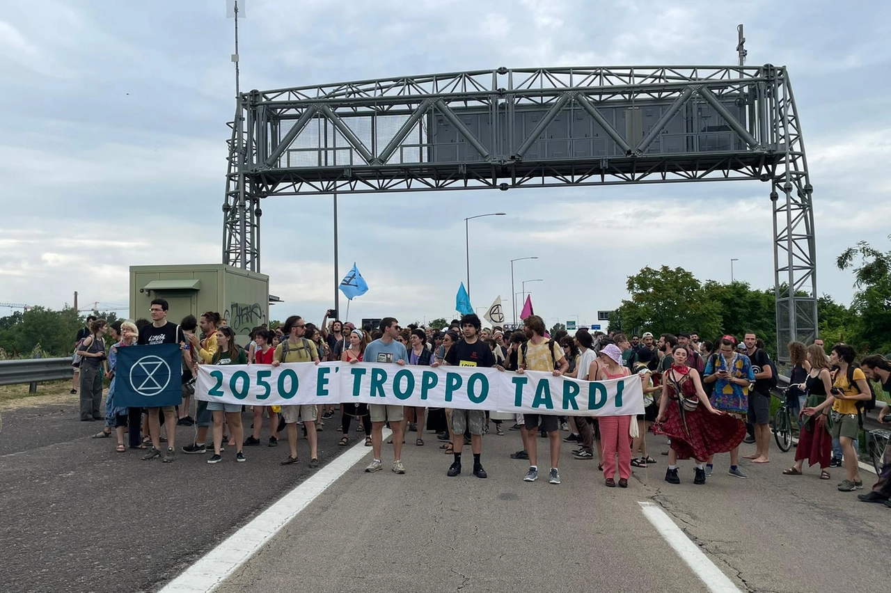 Il corteo ha occupato la tangenziale