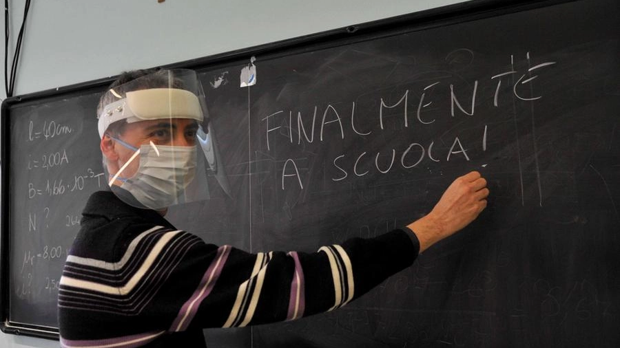 Rientro a scuola nelle Marche, Acquaroli fissa la data 