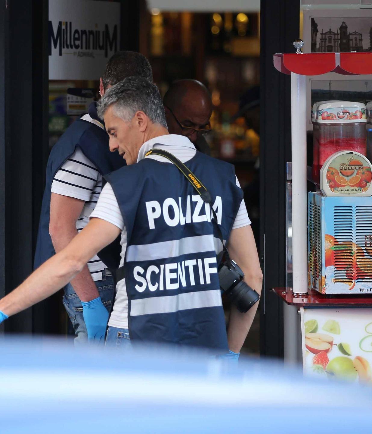 Incidente Modena Ruba Un Auto Poi Attraversa L Incrocio E Si Schianta