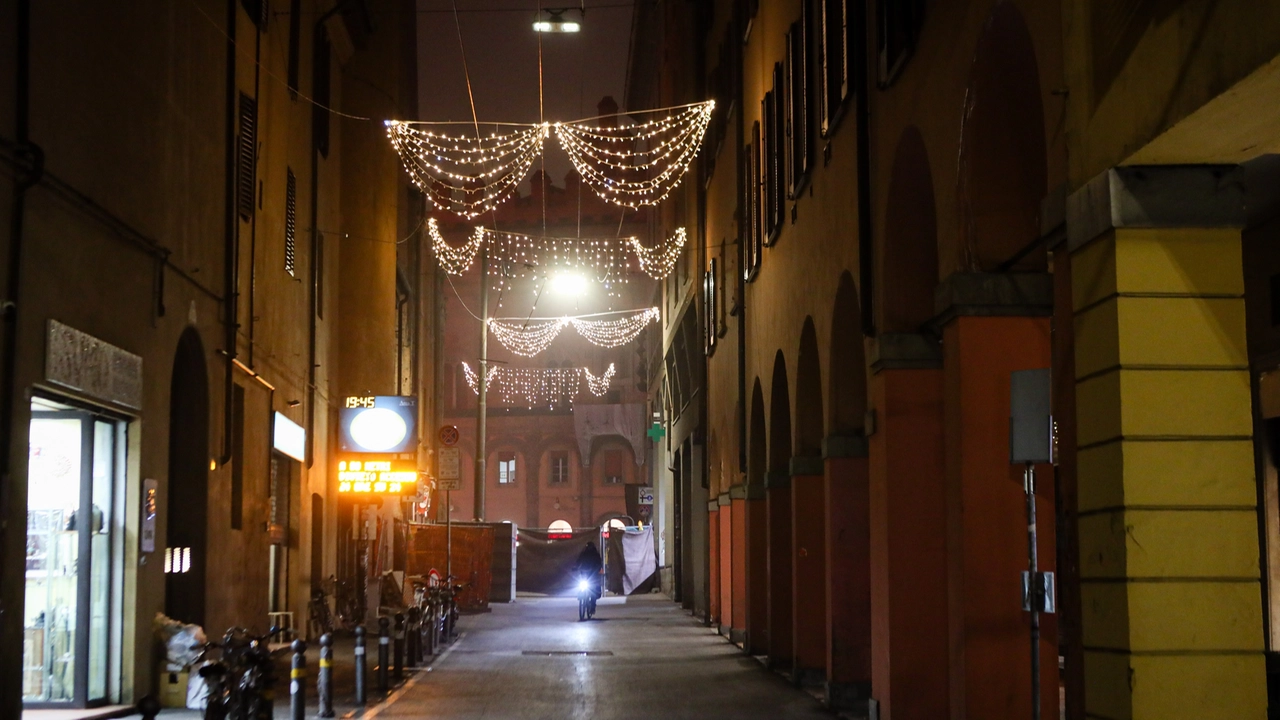 Le luci natalizie in via San Vitale a Bologna