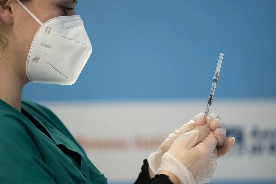 Vaccini, aumenta lo scetticismo. "Poca chiarezza sui possibili rischi"