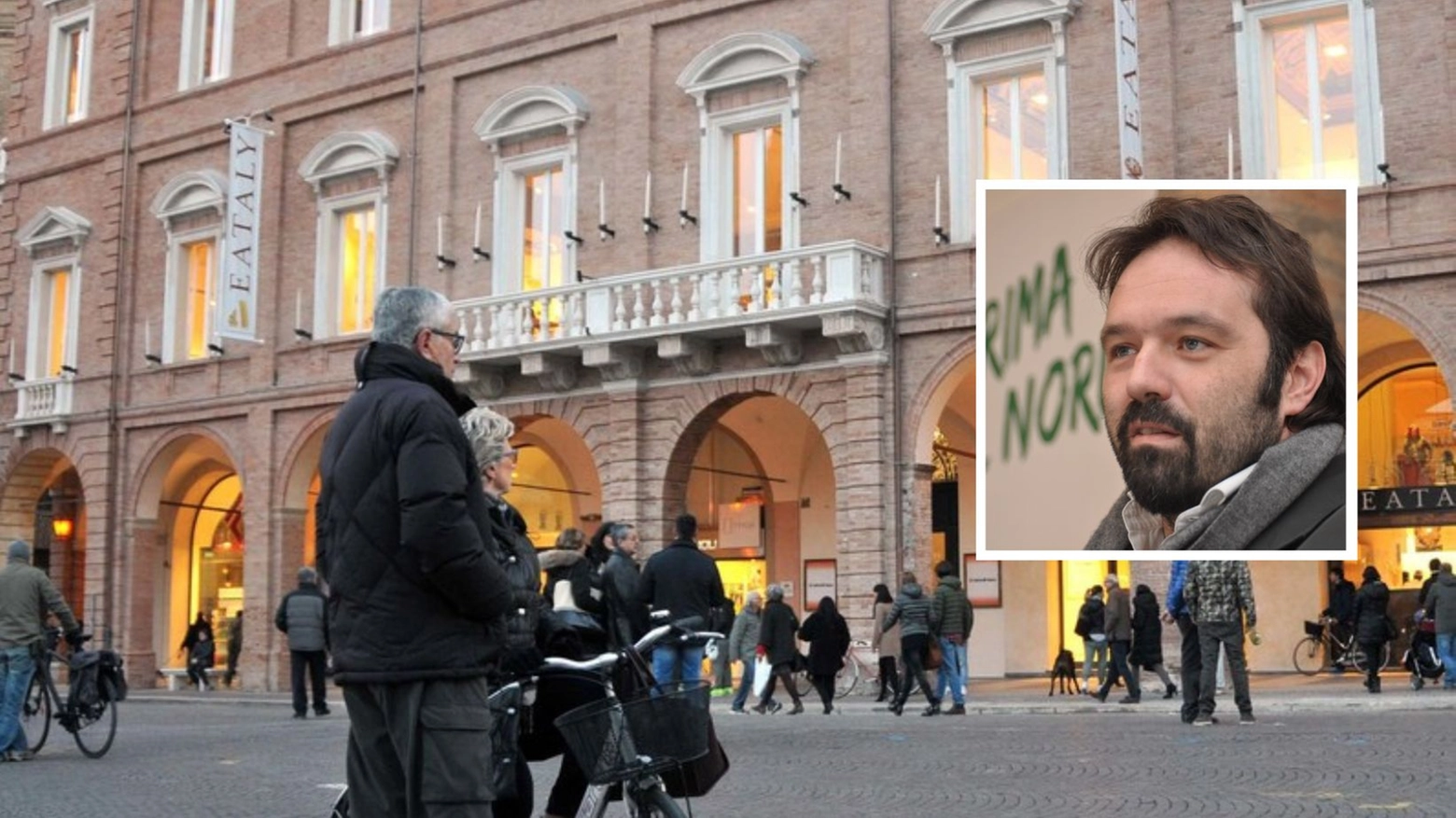 Palazzo Talenti Framonti, in piazza Saffi, dove c’era Eataly. Nel riquadro Pini