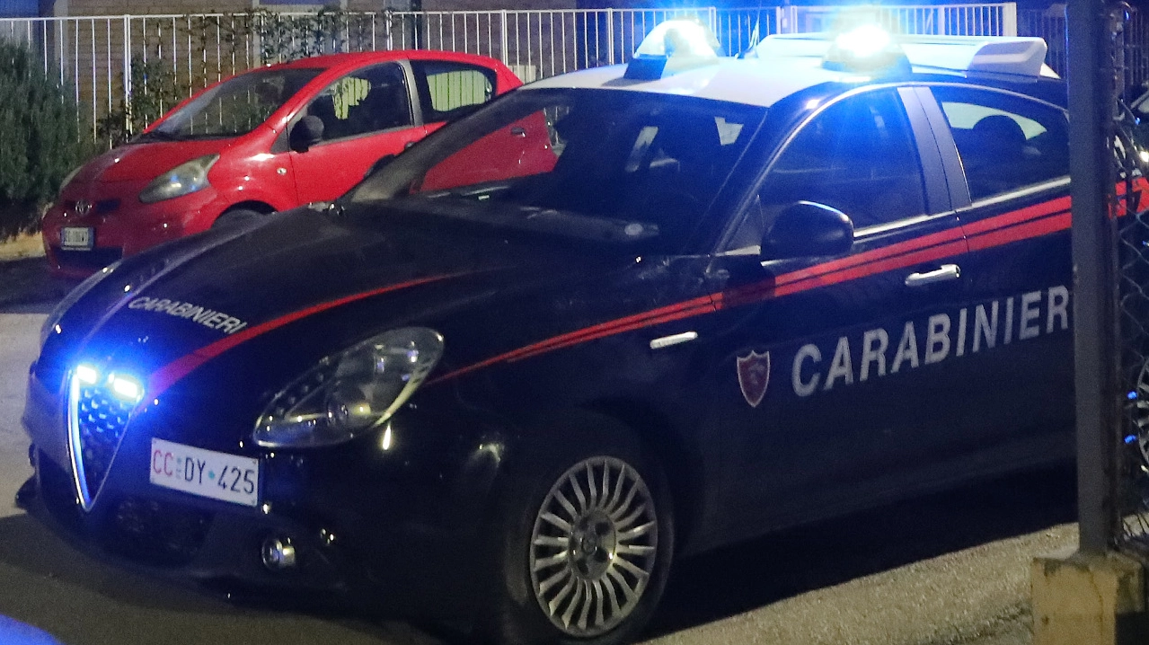 L'intervento di carabinieri e sanitari del 118 (foto Zani)