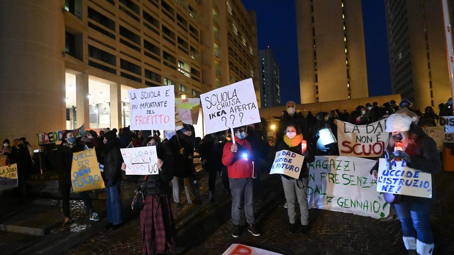 Scuola, la protesta davanti alla sede della Regione Emilia Romagna (FotoSchicchi)