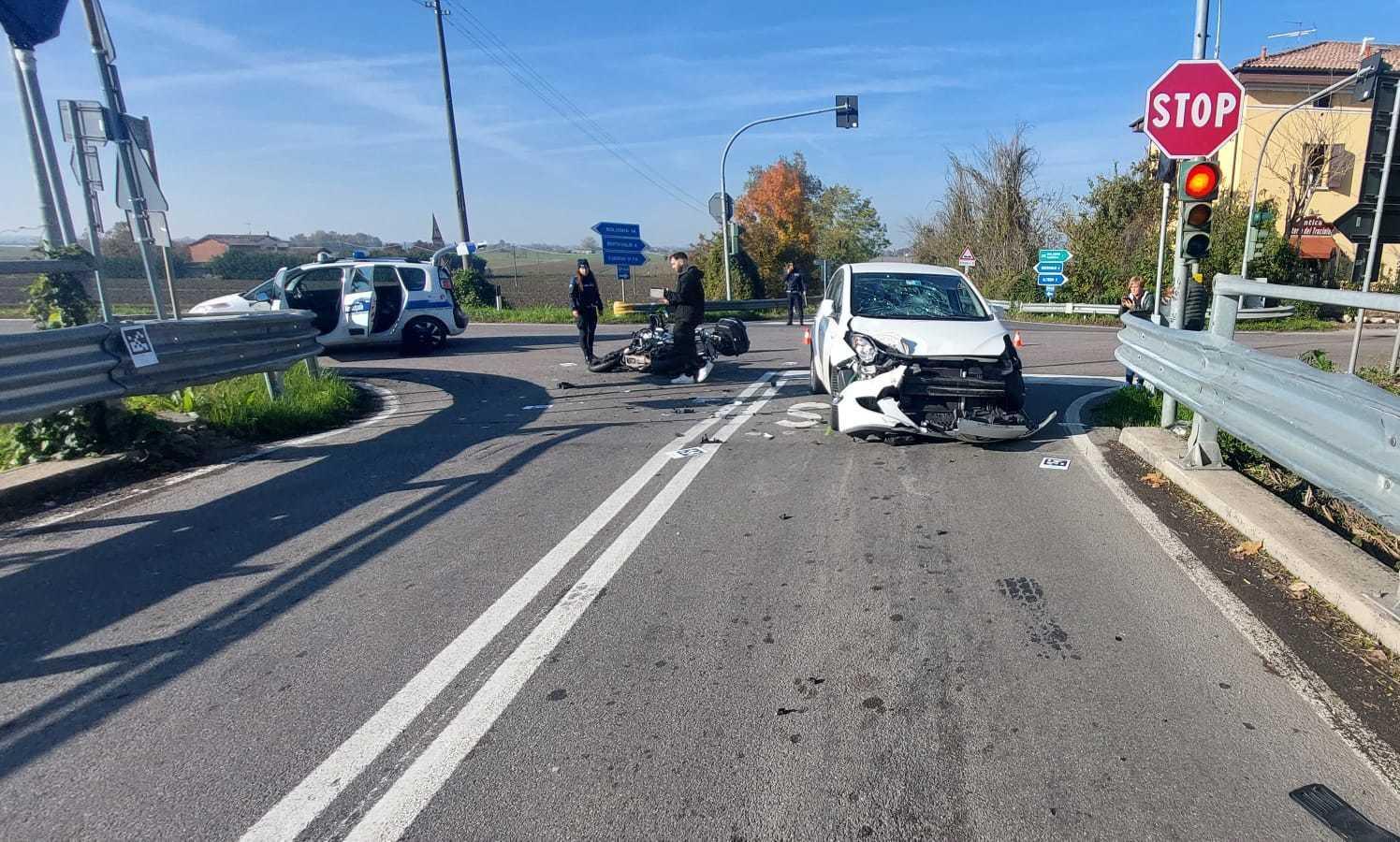 Schianto Tra Auto E Moto. Un Ferito Sulla Porrettana