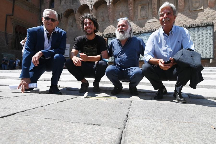 Paolo Bolognesi con le Sardine, Cucine popolari e Cantiere Bologna