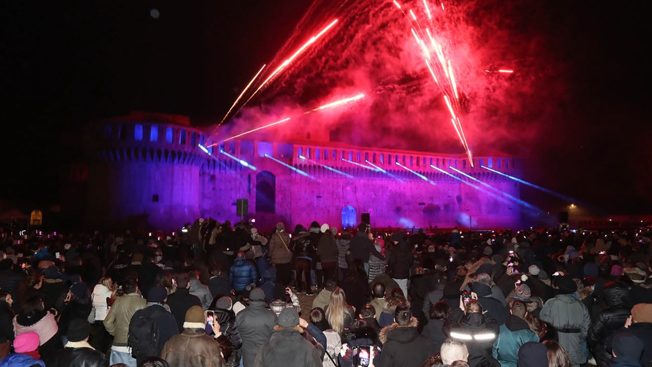 Capodanno, tornano i fuochi alla Rocca: "Una serata speciale per ritrovarsi in centro e dire no alla guerra"