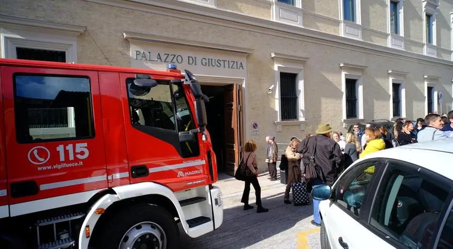 Brucia trasformatore, tribunale evacuato