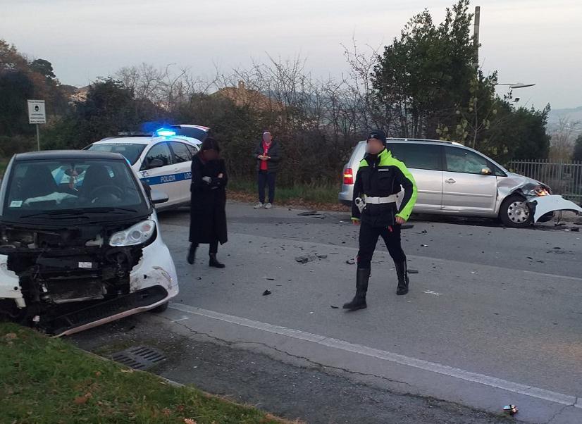 Scontro All’incrocio In Via Del Mare: Ferito Un Conducente