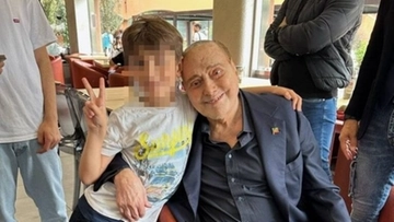 Silvio Berlusconi, venerdì l’addio a Milano 2. L’ultima foto, il ghiacciolo all’arancia, i sorrisi