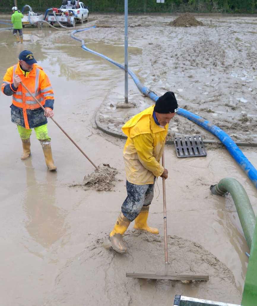 Protezione Civile Al Lavoro Mezzi Volontari E Fondi