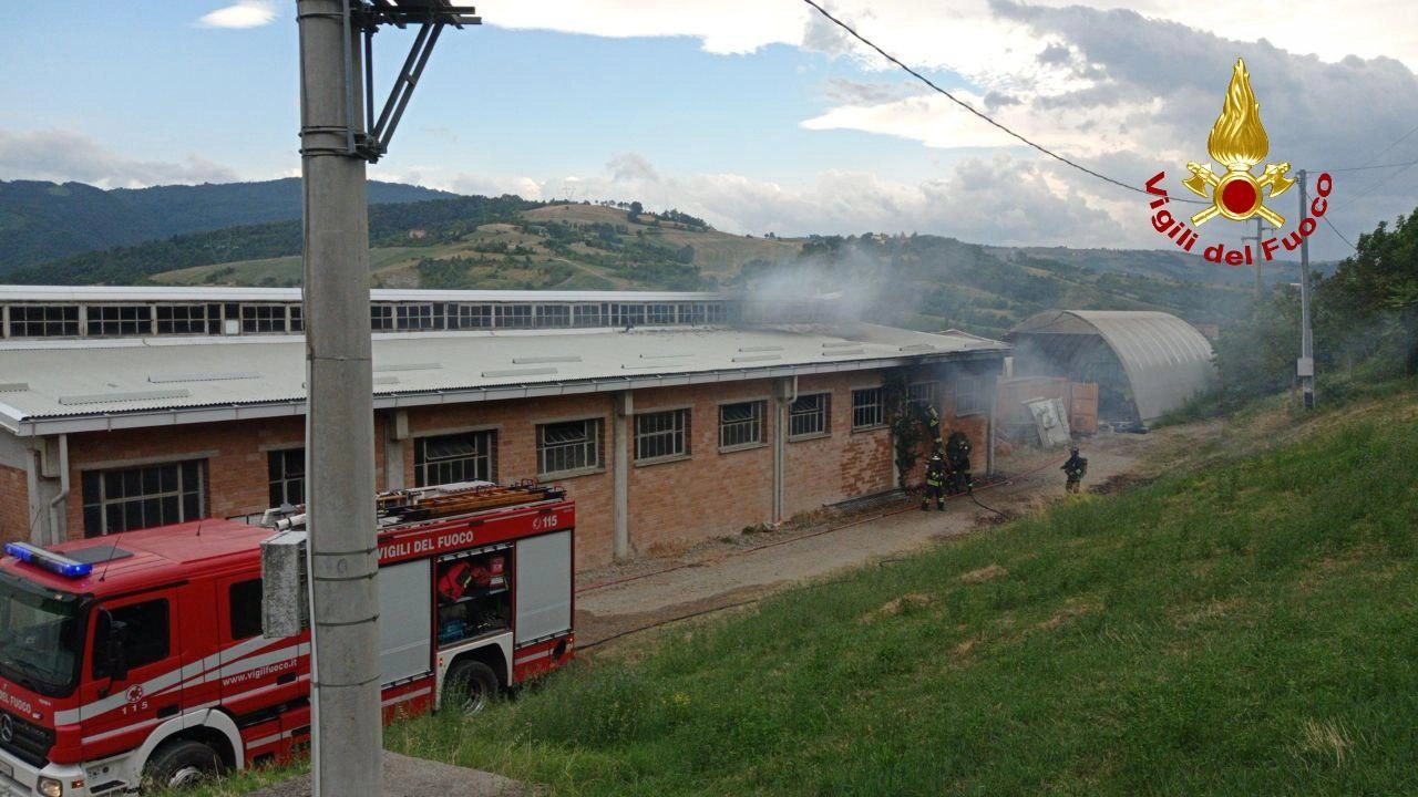 

Incendio a Prignano: vicini in aiuto per salvare il capannone