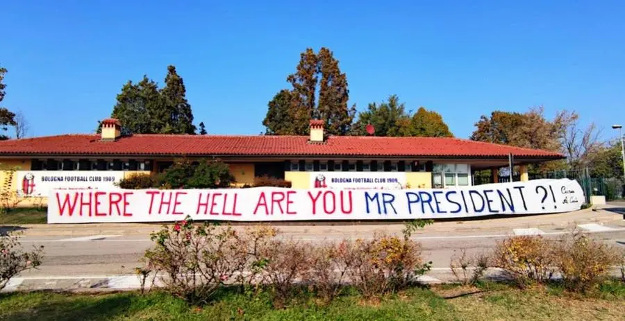 Bologna Fc, lo striscione dei tifosi contro Saputo: "Presidente, dove diavolo sei?"