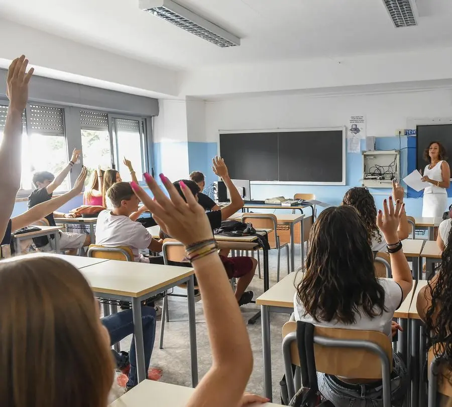 Scuola, risparmi e polemiche. Bianchi boccia la settimana corta