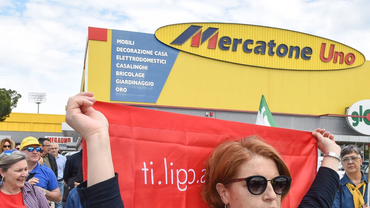 Mercatone Uno Civitanova Marche, lavoratori nel limbo