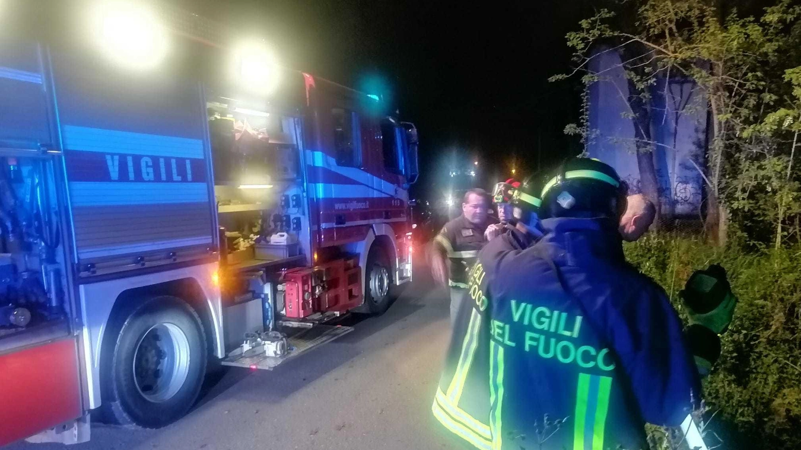 Guard-rail sfondato e volo dal ponte  Gravi le condizioni di un 23enne