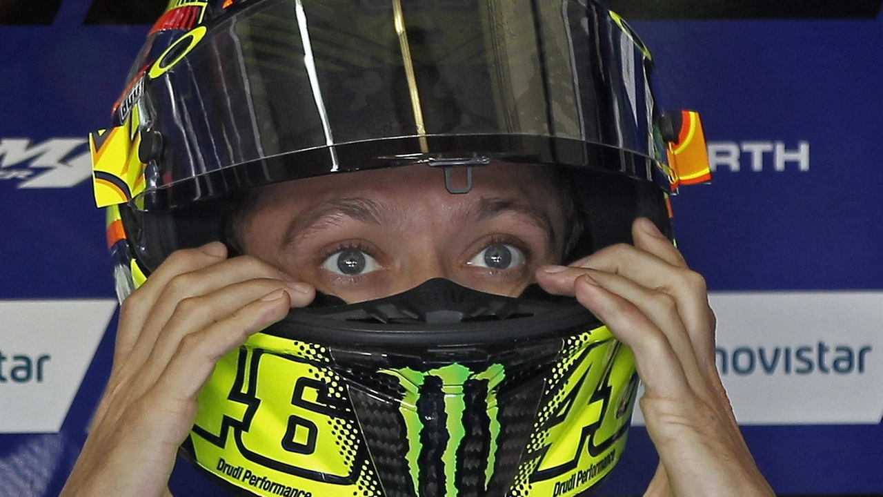 Valentino Rossi ci pensa su dopo le difficoltà di Jerez (Foto Lapresse)