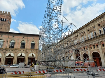 Cinema sotto le Stelle, via ai lavori per il maxi schermo in piazza Maggiore a Bologna