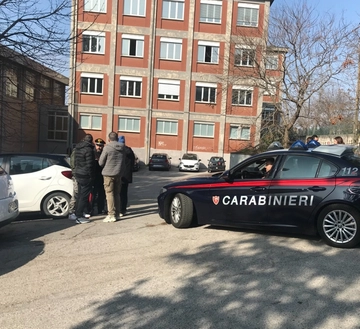 Studente caduto dal liceo di Ancona: nessun 2, soltanto una nota. Aperte due inchieste