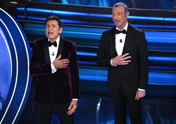 Gianni Morandi a Sanremo 2023: apre il festival cantando l’inno di Mameli