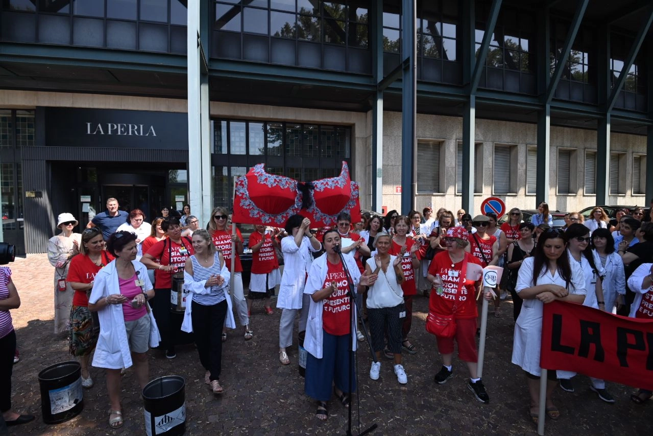 La Perla, la protesta davanti lo stabilimento di Bologna