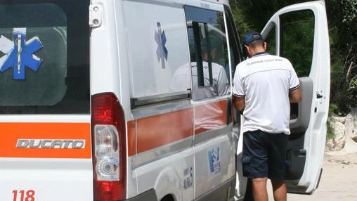 Tragedia in spiaggia,  settantenne ritrovato  senza vita