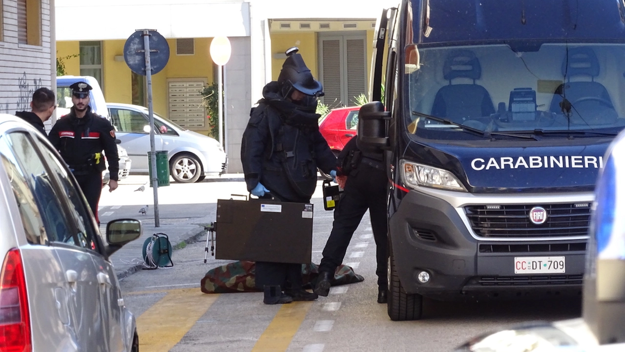 Valigetta abbandonata, falso allarme bomba ad Ancona