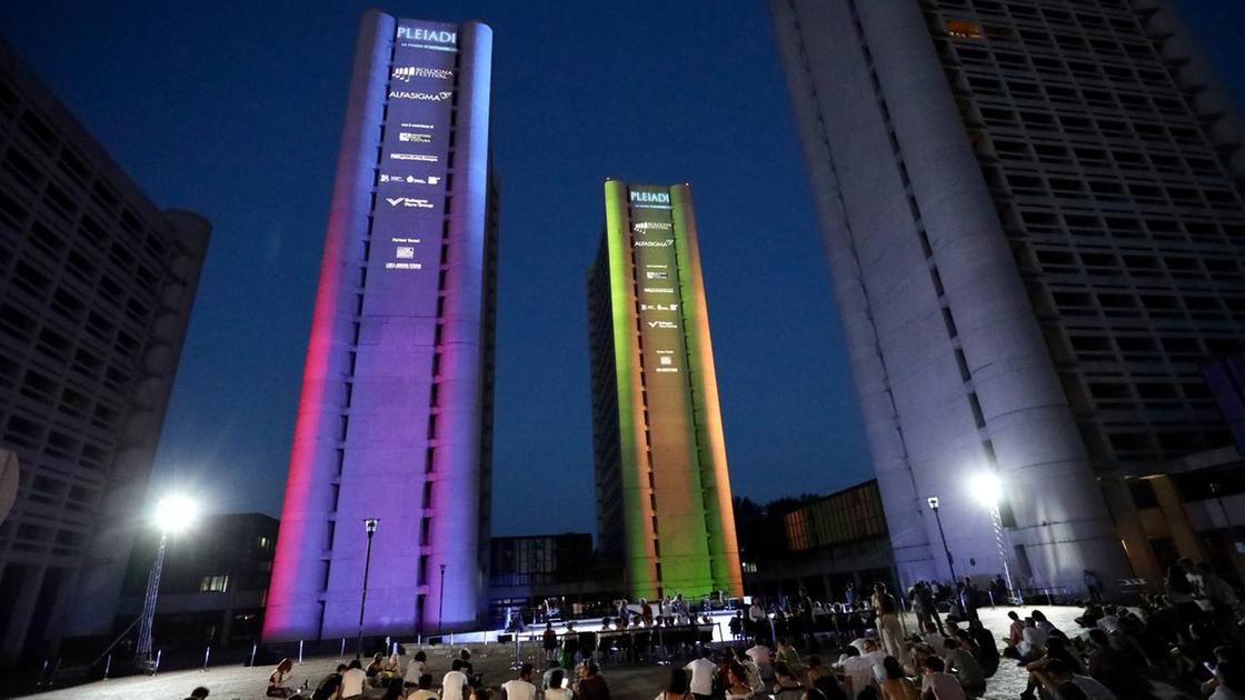 The Spectacular Bologna Festival: Towers by Kenzo Tange Illuminated by Pleiades in a Mesmerizing Live Performance