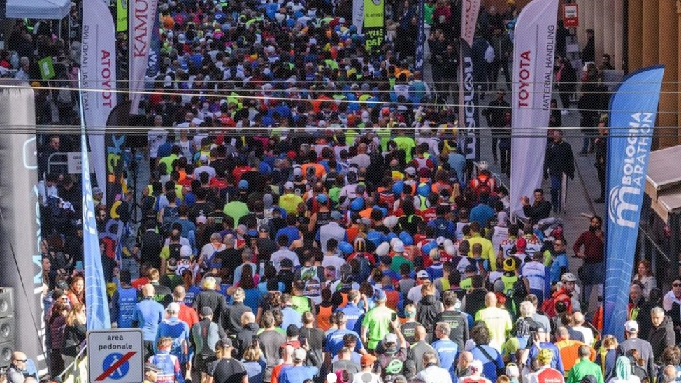 Un'edizione passata della Bologna Marathon, quest'anno si correrà domenica 3 marzo (foto dal sito www.bolognamarathon.run)