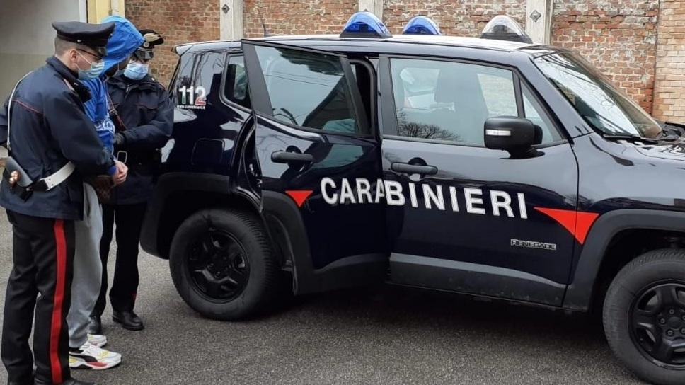 Speronano l’auto dei carabinieri: tre arresti