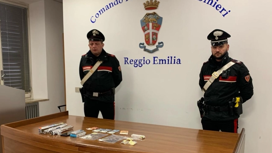 I Carabinieri di Reggio Emilia hanno arrestato l'uomo con l'accusa di detenzione di stupefacenti ai fini di spaccio