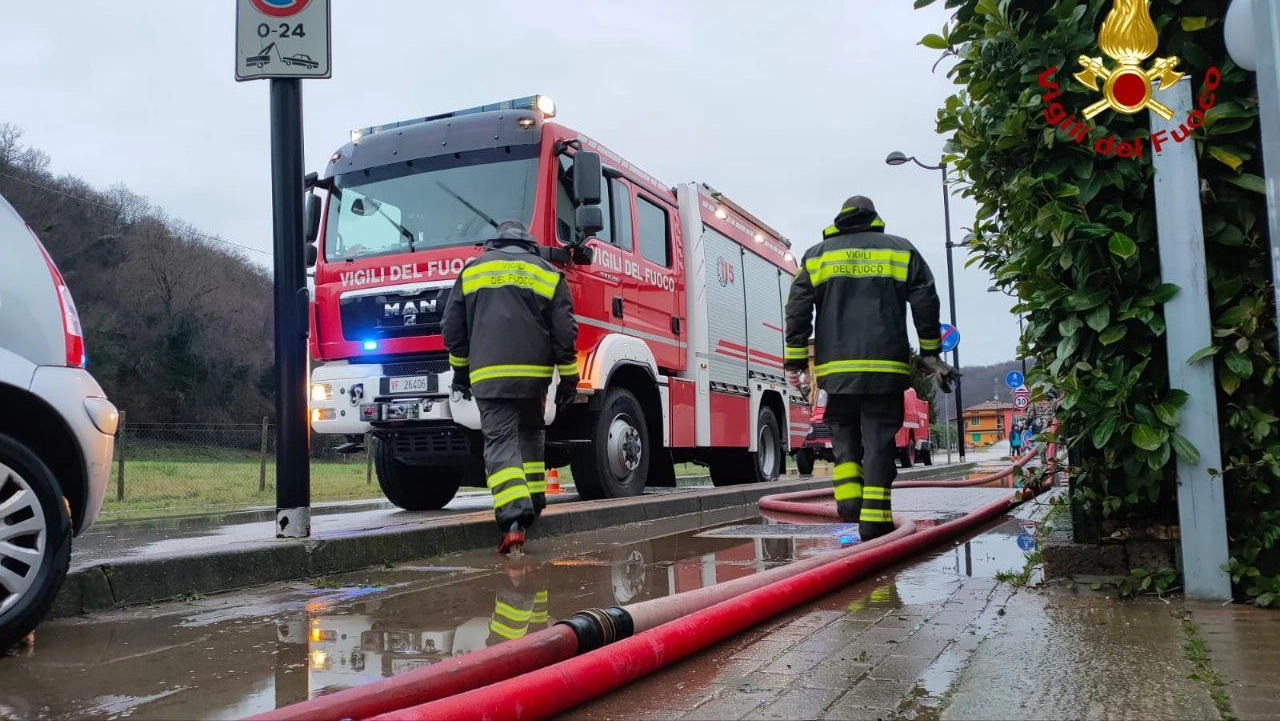 Vigili del fuoco al lavoro nel Vicentino