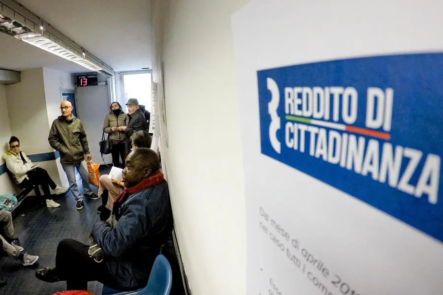 Ascoli, vince 37mila euro al gioco si tiene il reddito di cittadinanza: a processo