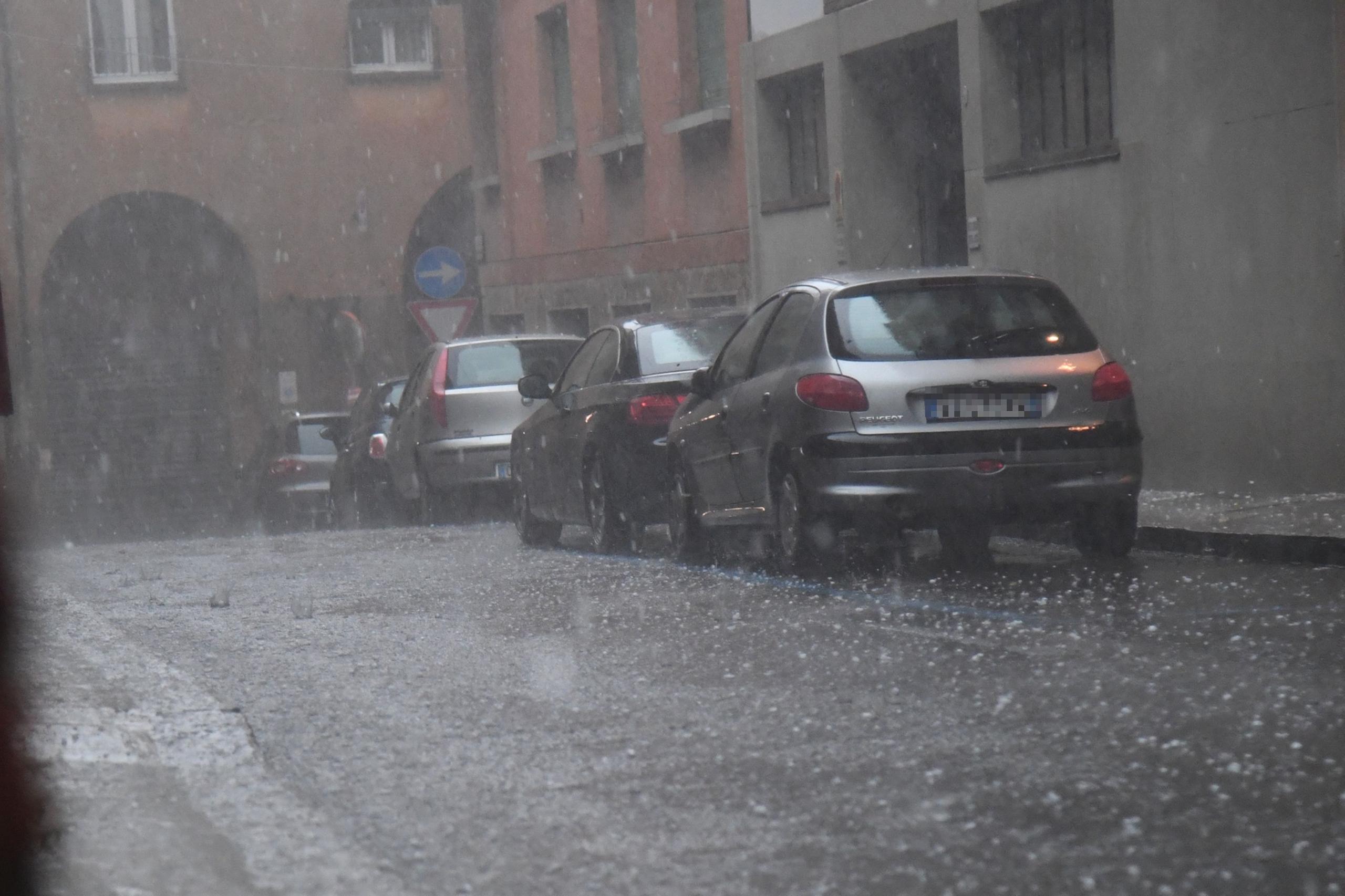 Maltempo A Bologna Pioggia E Grandine Allagamenti