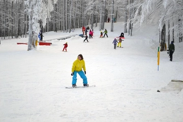 Meteo Forlì, neve anche in pianura. Campigna, riaprono le piste da sci