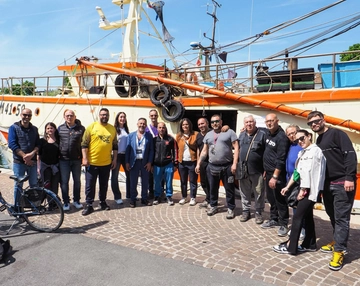 Le sirene della protesta I pescatori le suonano all’Europa: "Rischiamo di perdere il lavoro"