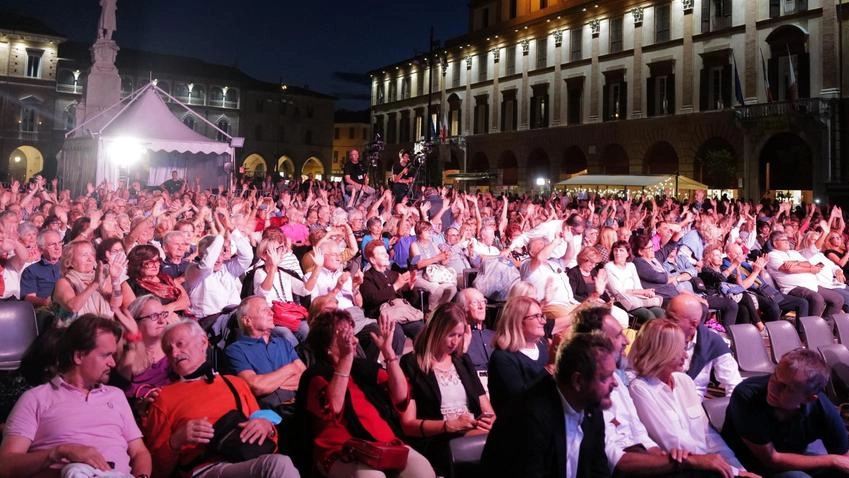 La ‘due giorni’ del liscio  Piazza già tutta esaurita  da oltre una settimana:  ‘Cara Forlì’ fa boom