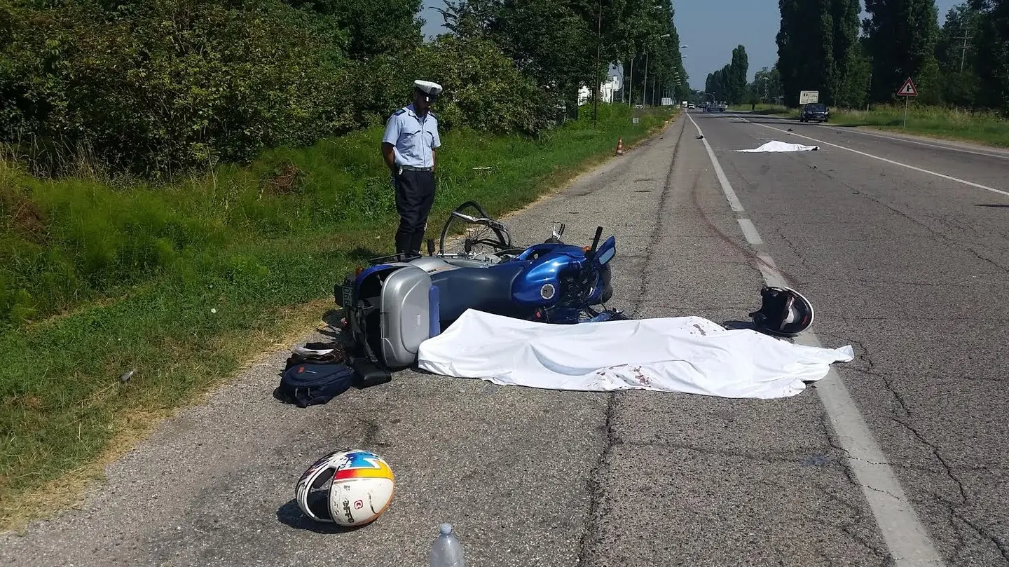 Scontro Moto Contro Bici, Due Morti E Un Ferito Grave / FOTO