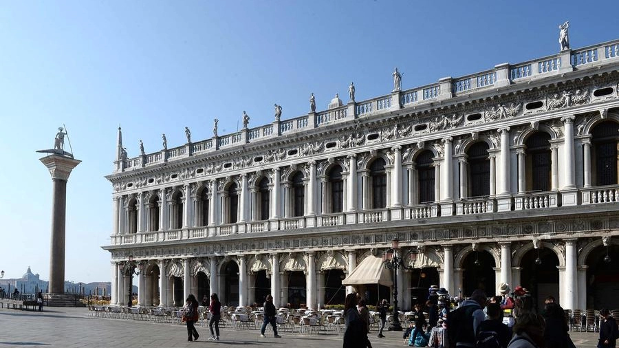 Venerdì 8 aprile, Generali svelerà il maestoso restauro degli storici edifici di piazza San Marco, un progetto firmato dall’architetto David Chipperfield. Per tre giorni, ingresso gratuito riservato ai veneziani; dal 13 aprile il bene sarà aperto a tutti