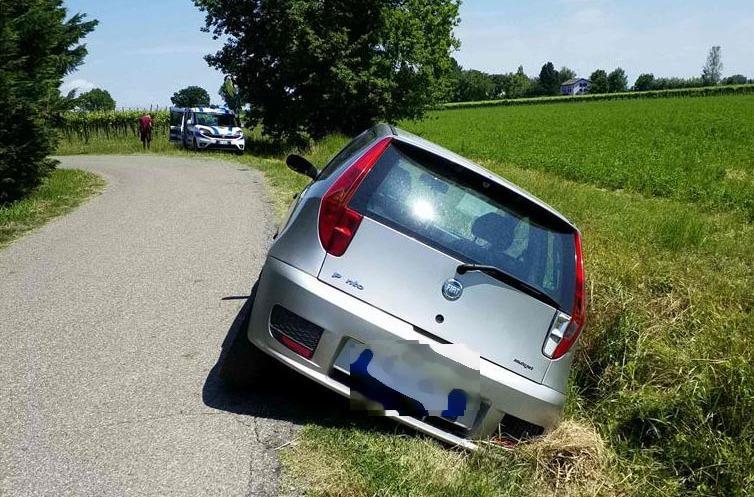 L’auto Sbanda E Finisce Nel Fosso Tre Giovani Portati All’ospedale