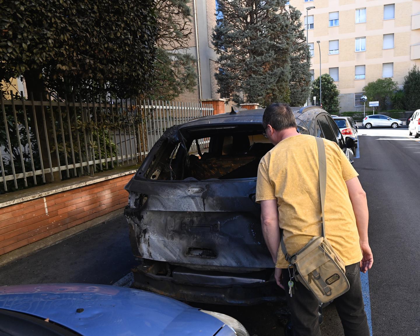 Incendio A Bologna: Due Suv Dati Alle Fiamme, Torna L’incubo Del Piromane