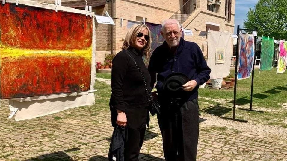 Arte e solidarietà a braccetto: 60 tele in un’asta al Moretti Village