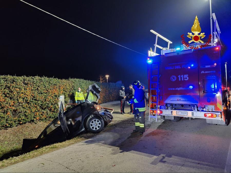 Incidente Stradale A Roncade, Auto Sbanda E Finisce Nel Fossato, Muore ...