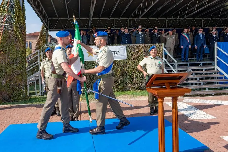 Bologna, Assegnata La Bandiera Di Guerra Al Comando E Supporti Tattici ...