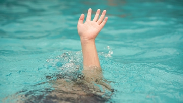 Fuori pericolo la bimba finita in coma dopo il bagno nella piscina dell’hotel a Misano