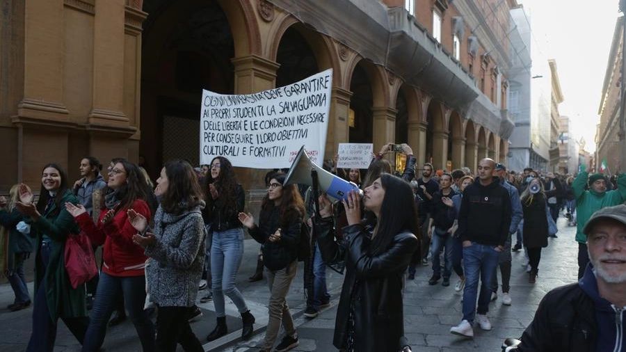 Corteo no Green pass a Bologna (FotoSchicchi)