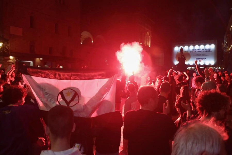 La festa per la Virtus si è spinta fin sotto al Nettuno